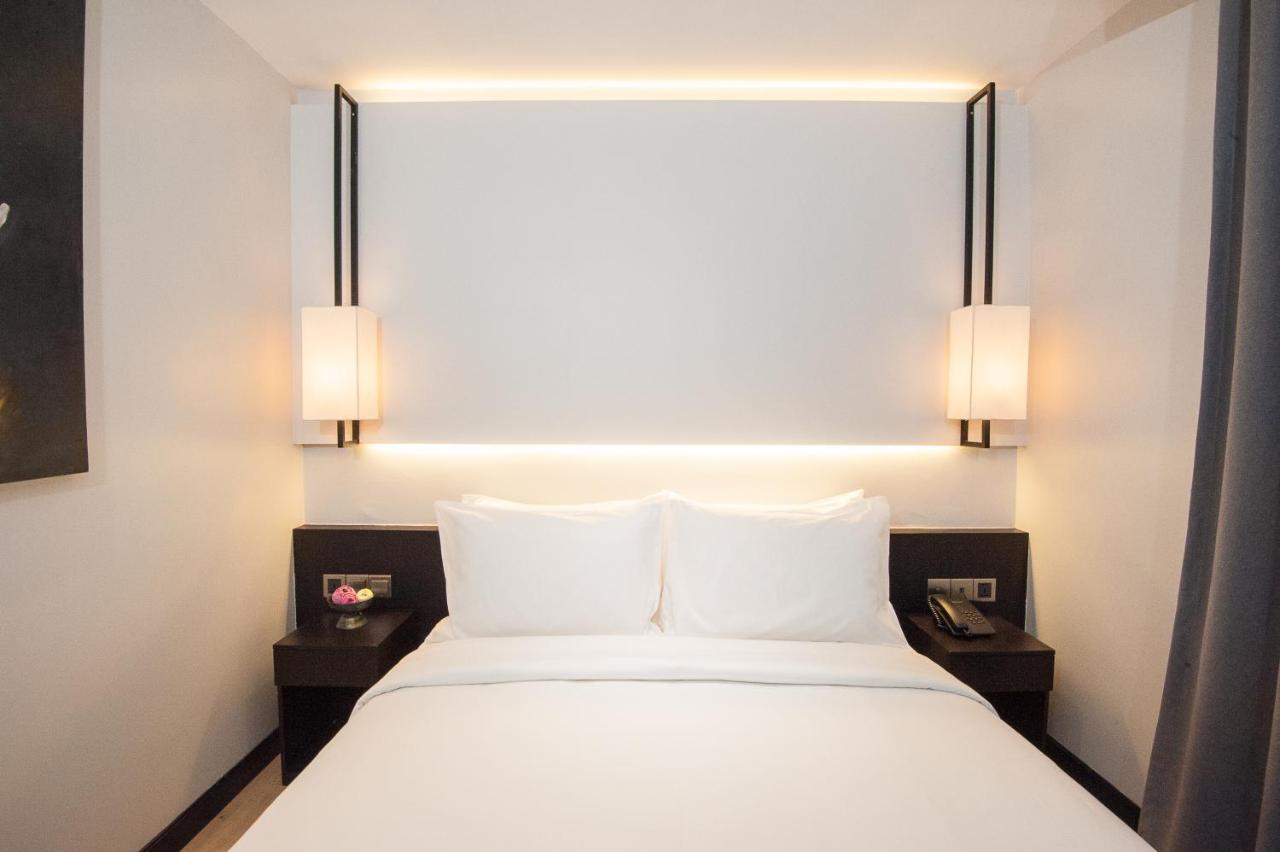 Glow Park Hotel Grand Royal Palace بنوم بنه المظهر الخارجي الصورة
