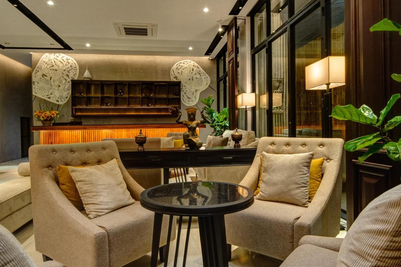 Glow Park Hotel Grand Royal Palace بنوم بنه المظهر الخارجي الصورة