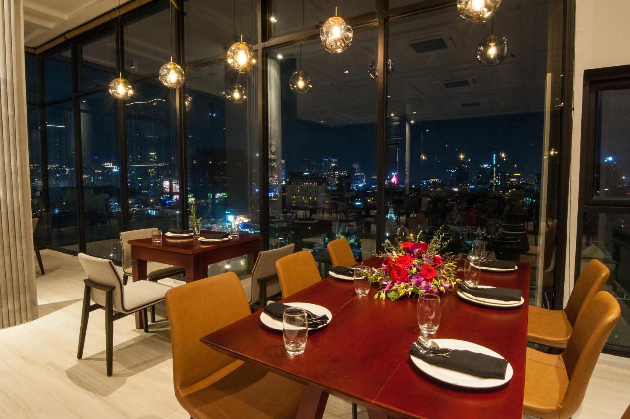 Glow Park Hotel Grand Royal Palace بنوم بنه المظهر الخارجي الصورة