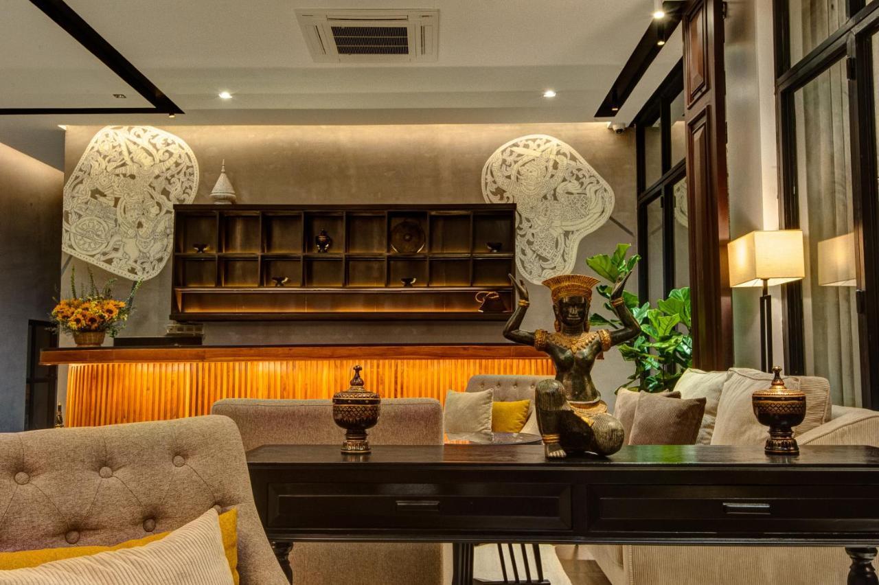 Glow Park Hotel Grand Royal Palace بنوم بنه المظهر الخارجي الصورة