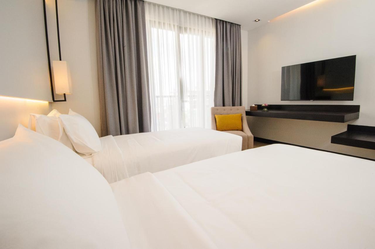 Glow Park Hotel Grand Royal Palace بنوم بنه المظهر الخارجي الصورة