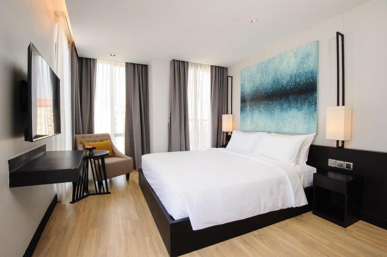 Glow Park Hotel Grand Royal Palace بنوم بنه المظهر الخارجي الصورة