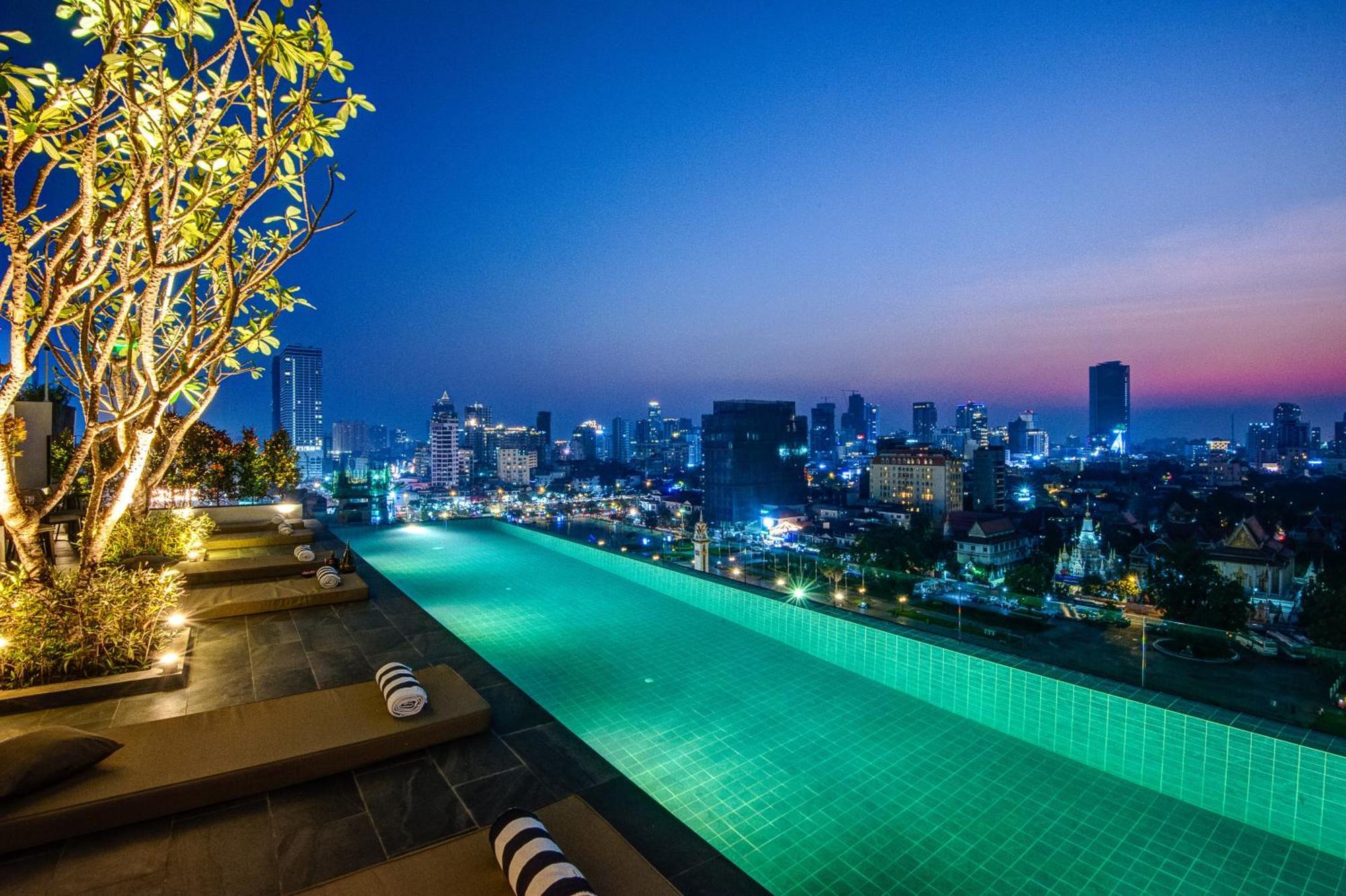 Glow Park Hotel Grand Royal Palace بنوم بنه المظهر الخارجي الصورة