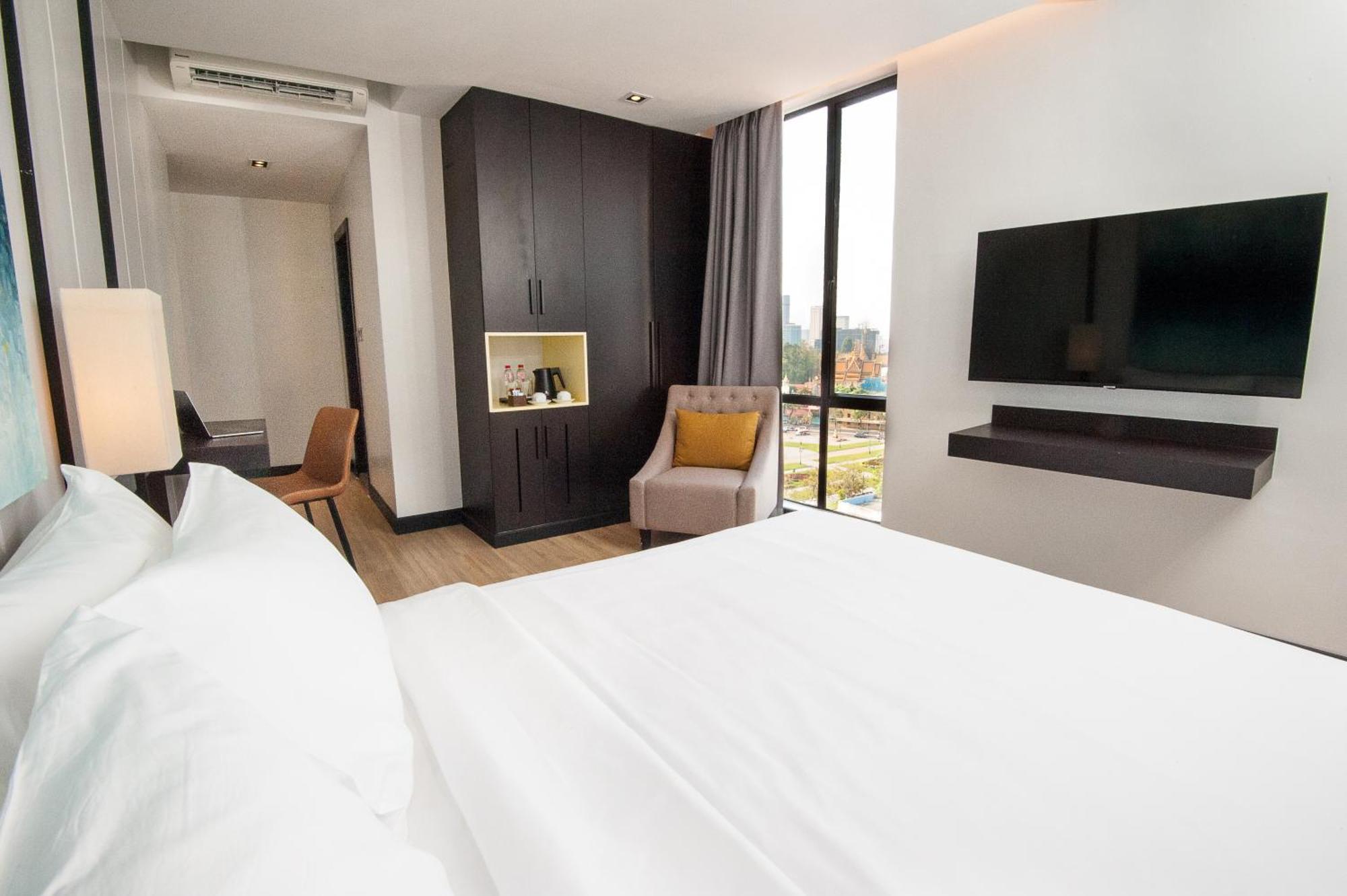 Glow Park Hotel Grand Royal Palace بنوم بنه المظهر الخارجي الصورة