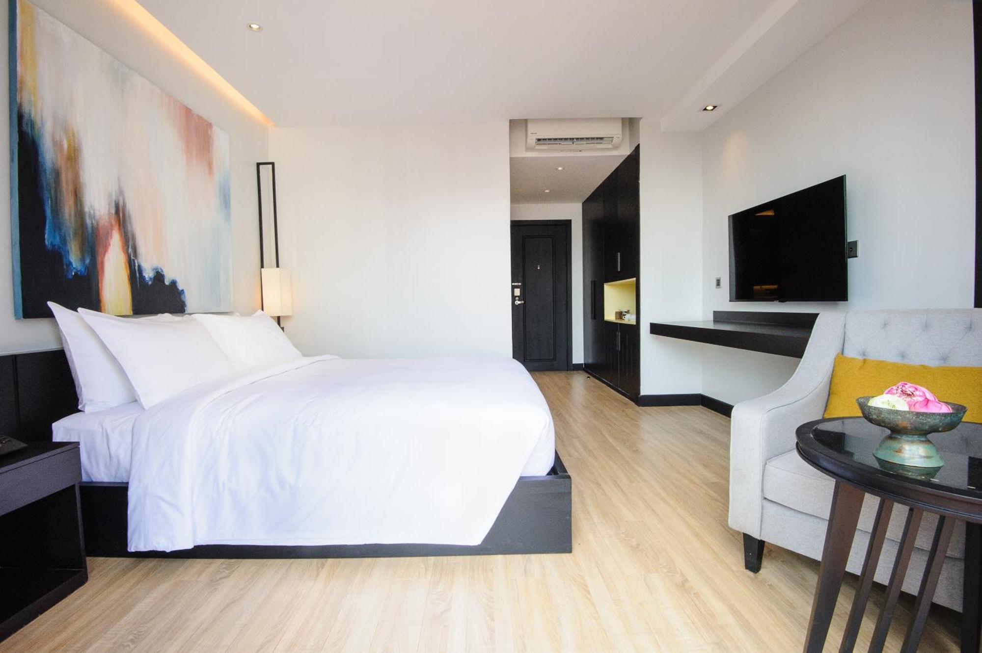 Glow Park Hotel Grand Royal Palace بنوم بنه المظهر الخارجي الصورة