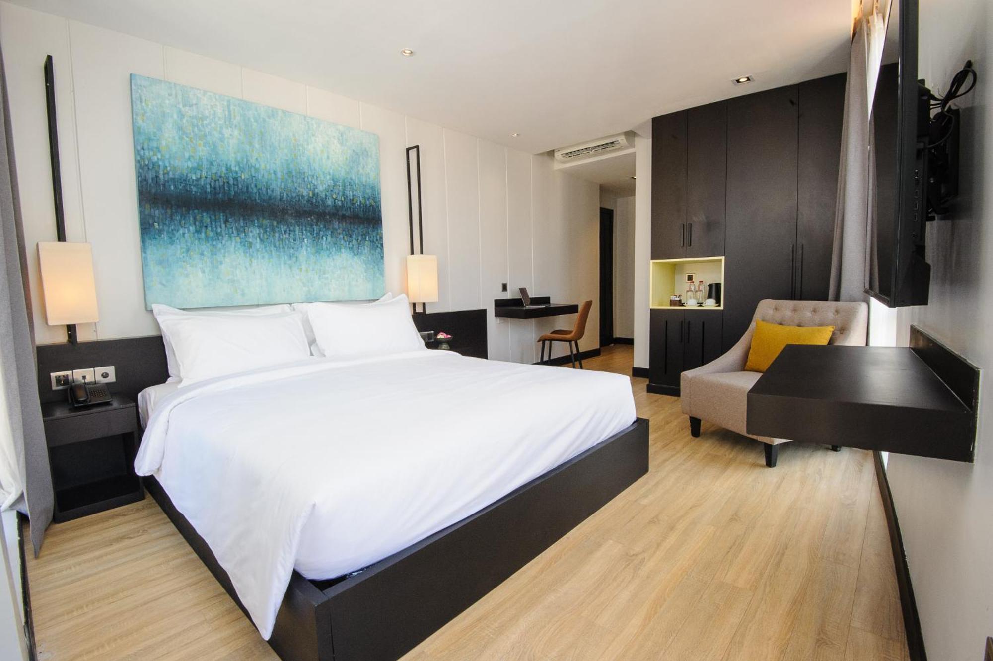 Glow Park Hotel Grand Royal Palace بنوم بنه المظهر الخارجي الصورة