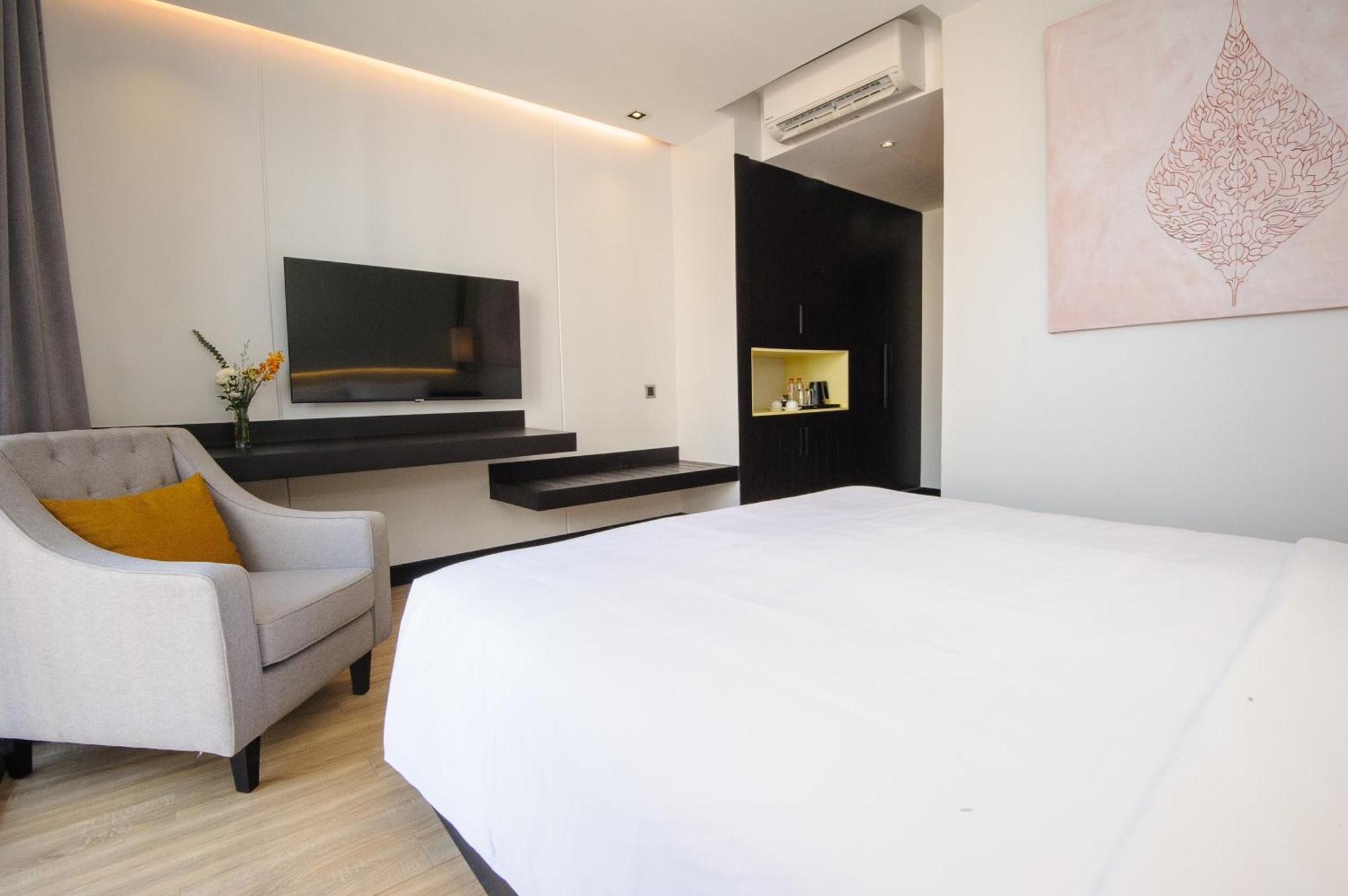 Glow Park Hotel Grand Royal Palace بنوم بنه المظهر الخارجي الصورة