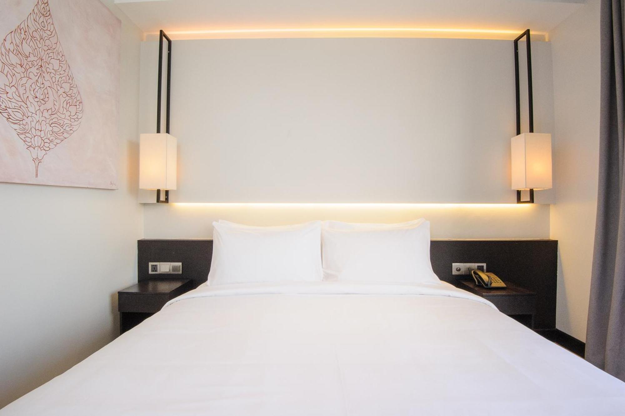 Glow Park Hotel Grand Royal Palace بنوم بنه المظهر الخارجي الصورة