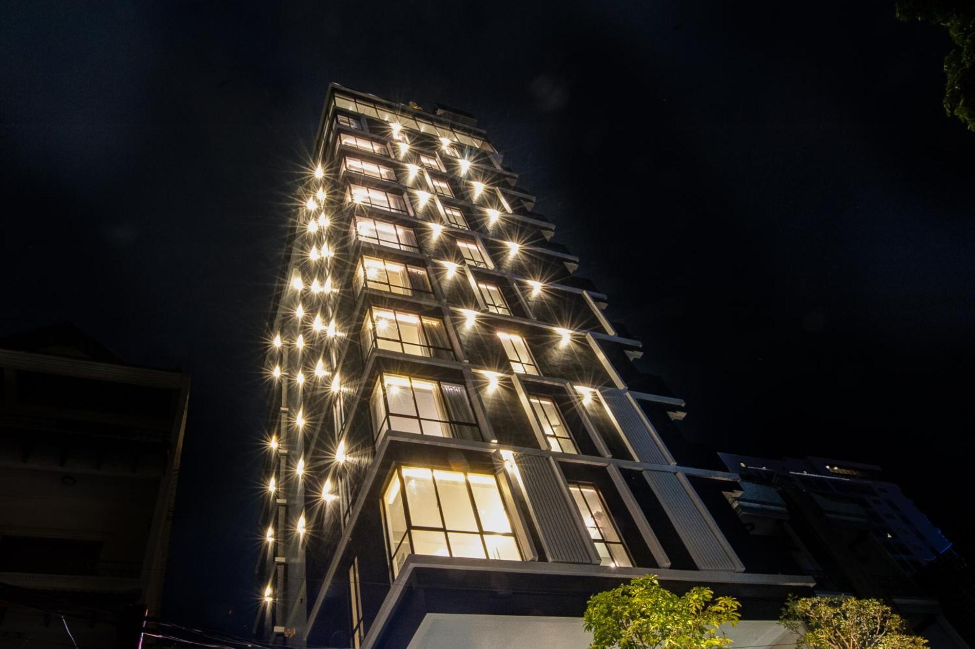 Glow Park Hotel Grand Royal Palace بنوم بنه المظهر الخارجي الصورة