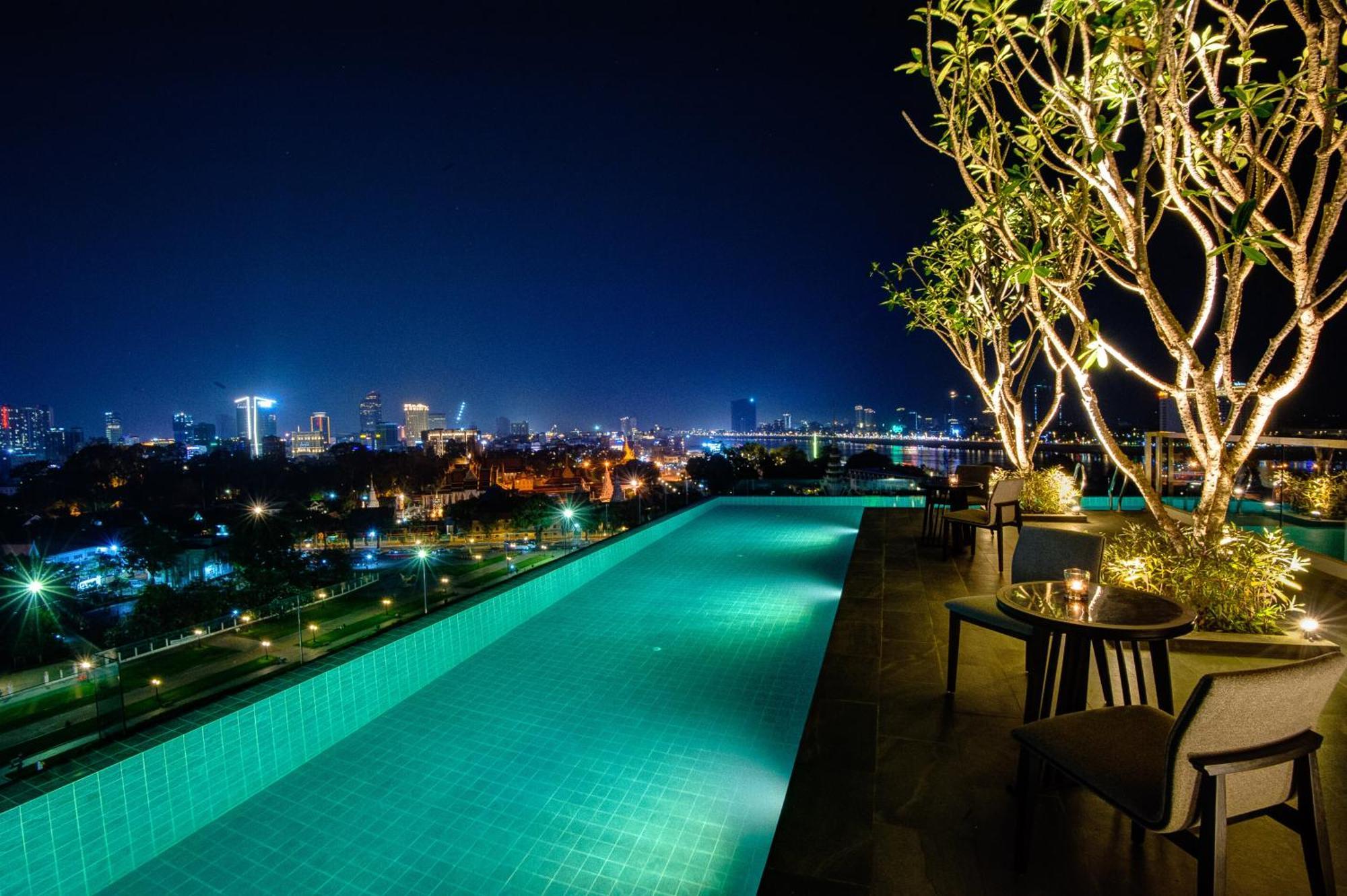 Glow Park Hotel Grand Royal Palace بنوم بنه المظهر الخارجي الصورة